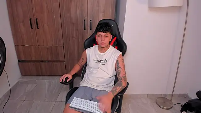 Snapshot of Jake_simons chatting on November 27, 2025, 11:23 am Jake simons online show from November 27, 2025, 11:23 am