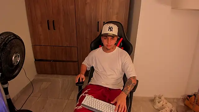 Snapshot of Jake_simons chatting on January 9, 2026, 10:29 am Jake simons online show from January 9, 2026, 10:29 am