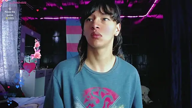 Summer XO online show from March 18, 2025, 8:04 pm