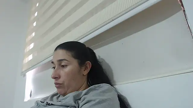 andreaisis2 online show from February 21, 2025, 9:43 pm