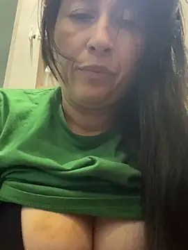 andreaisis2 online show from April 16, 2026, 10:56 pm