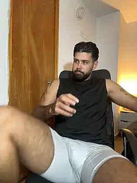 Snapshot of Justyn_Torres chatting on August 3, 2026, 4:33 pm Justyn Torres online show from August 3, 2026, 4:33 pm