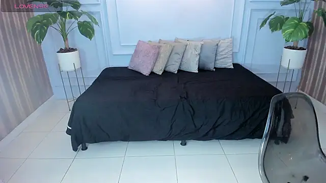 cintiagreyx online show from March 28, 2026, 11:32 am