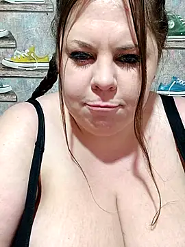 Snapshot of Ginabig chatting on February 18, 2025, 12:28 pm Ginabig online show from February 18, 2025, 12:28 pm