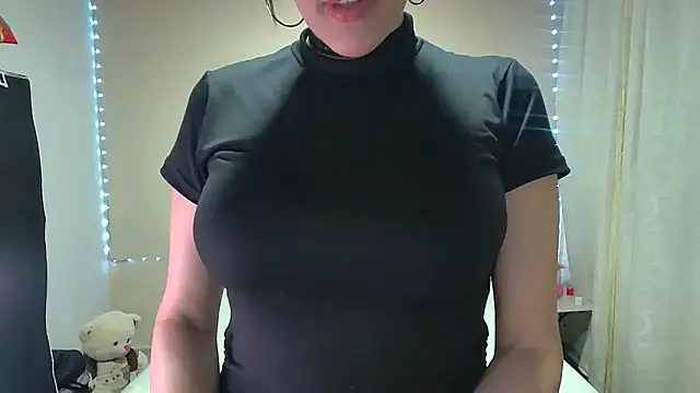 Snapshot of candycarson1 chatting on December 3, 2024, 2:25 am candycarson1 online show from December 3, 2024, 2:25 am