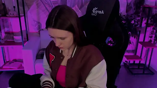 Snapshot of JennyDens chatting on December 21, 2024, 2:52 am JennyDens online show from December 21, 2024, 2:52 am