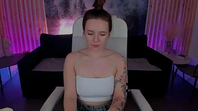 Snapshot of JennyDens chatting on February 10, 2025, 8:53 am JennyDens online show from February 10, 2025, 8:53 am