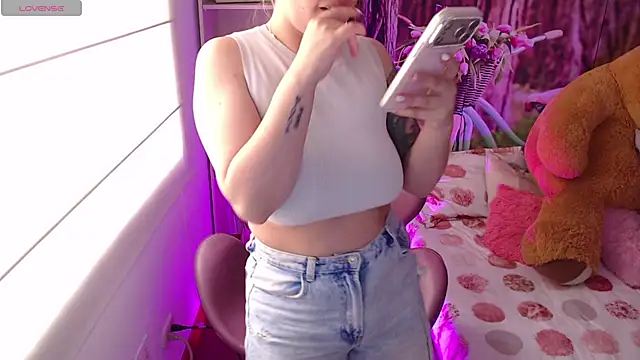 Snapshot of thamarajane chatting on April 6, 2026, 7:15 pm thamarajane online show from April 6, 2026, 7:15 pm