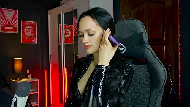 QueenAliss online show from February 25, 2026, 6:12 am