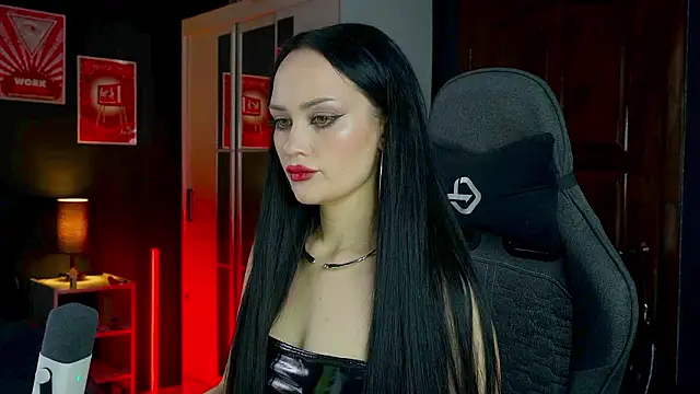 QueenAliss online show from March 18, 2026, 5:32 am