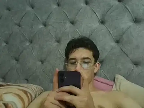 tiben11 online show from November 11, 2025, 2:22 am