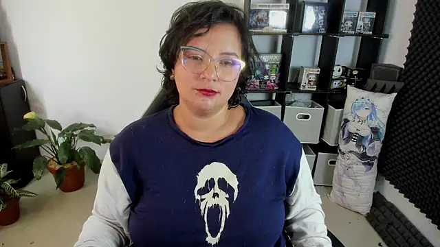 aika-dreams online show from December 6, 2024, 2:28 pm