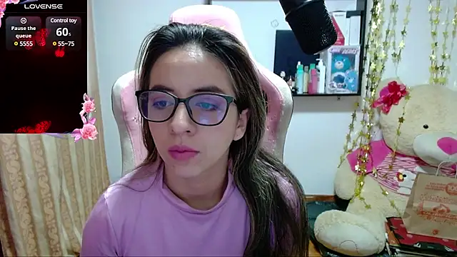 Snapshot of Maggie_Fox3 chatting on January 26, 2025, 1:20 am Maggie Fox3 online show from January 26, 2025, 1:20 am