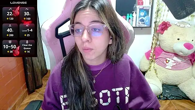 Snapshot of Maggie_Fox3 chatting on February 18, 2025, 1:32 am Maggie Fox3 online show from February 18, 2025, 1:32 am
