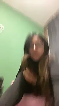 Maggie Fox3 online show from April 18, 2026, 3:32 am