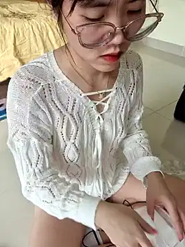 HinaLovely online show from January 6, 2025, 1:53 am