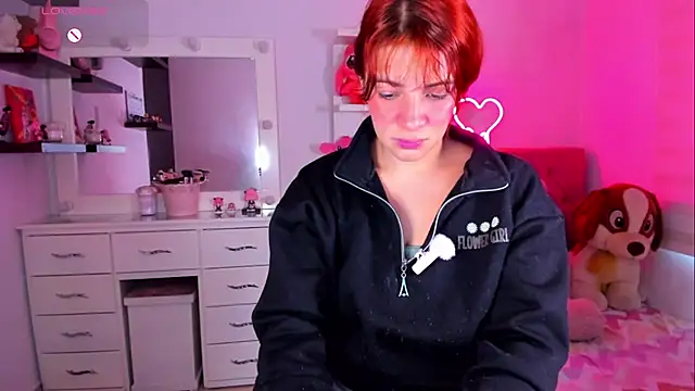 Snapshot of Vannessa__Shy chatting on May 12, 2026, 7:55 pm Vannessa Shy online show from May 12, 2026, 7:55 pm