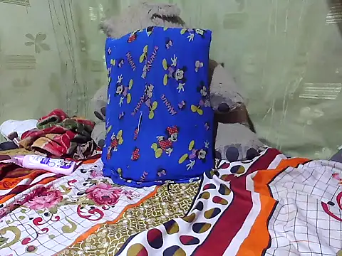 Snapshot of Alora-shine chatting on February 6, 2025, 10:21 pm Alora-shine online show from February 6, 2025, 10:21 pm