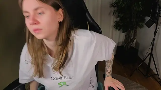  AnnaStark  online show from March 26, 2026, 4:23 pm