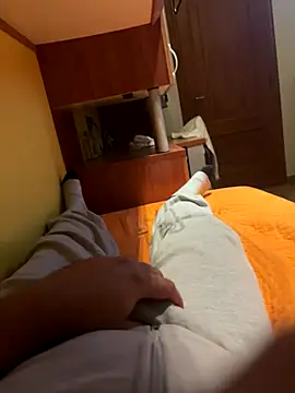 alex21017 online show from November 1, 2025, 1:07 am