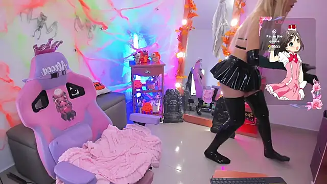 alessandrathedoll online show from October 10, 2025, 7:02 pm