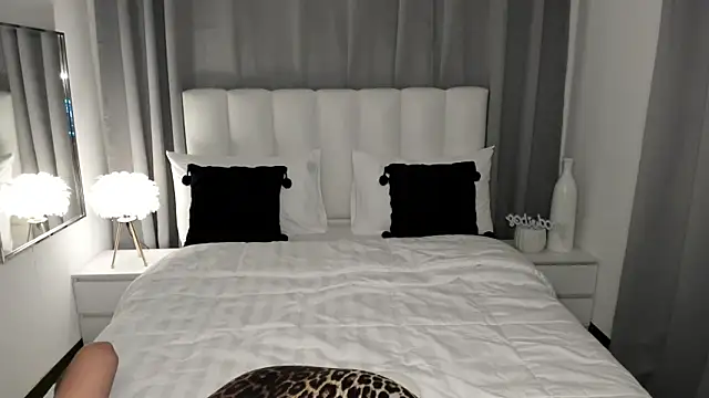 LustfulMonica online show from March 8, 2026, 1:04 pm