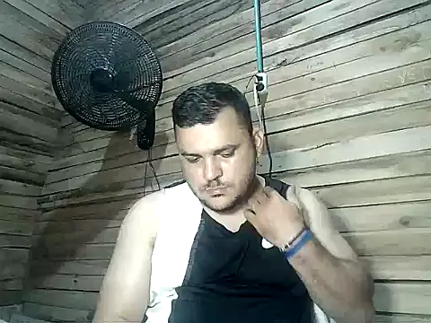 Snapshot of Arcangel_05 chatting on April 14, 2026, 1:33 am Arcangel 05 online show from April 14, 2026, 1:33 am