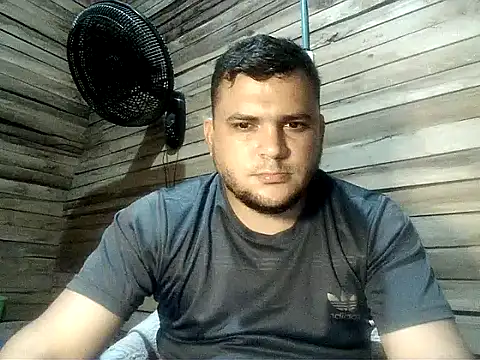 Snapshot of Arcangel_05 chatting on April 30, 2026, 5:03 am Arcangel 05 online show from April 30, 2026, 5:03 am