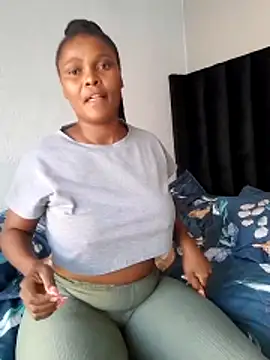 Snapshot of SweetAppleCandyxx chatting on March 27, 2026, 2:50 pm SweetAppleCandyxx online show from March 27, 2026, 2:50 pm