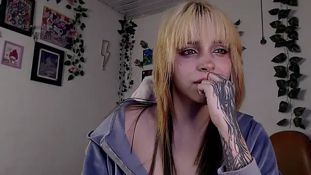 Snapshot of MaryJannes chatting on January 17, 2025, 9:39 am MaryJannes online show from January 17, 2025, 9:39 am