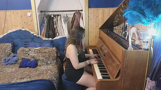 VanessaDoyle online show from December 2, 2025, 4:24 pm