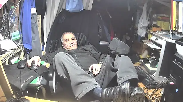 nonnomaturobisex online show from February 18, 2025, 5:31 pm