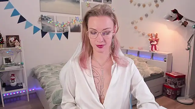 MissRightX online show from December 10, 2024, 2:39 pm