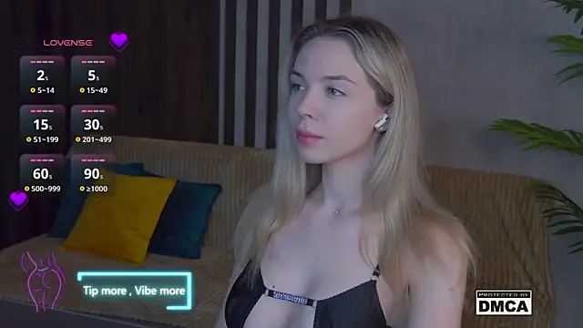 Holl1Would online show from February 3, 2025, 3:42 am