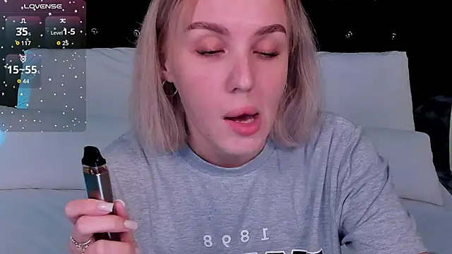 LianaFord online show from September 19, 2025, 5:46 pm