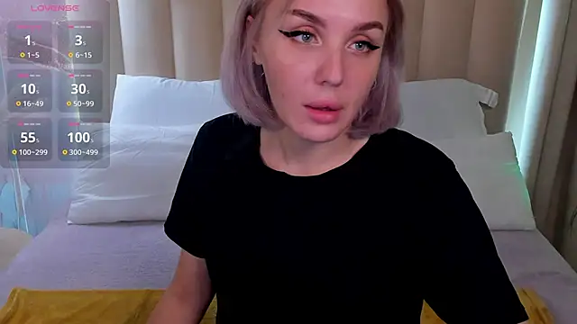 LianaFord online show from September 30, 2025, 7:19 pm