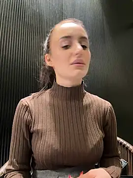 Snapshot of Zeyna1 chatting on January 4, 2025, 12:16 am Zeyna1 online show from January 4, 2025, 12:16 am