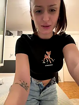 Snapshot of Zeyna1 chatting on September 22, 2025, 5:15 pm Zeyna1 online show from September 22, 2025, 5:15 pm