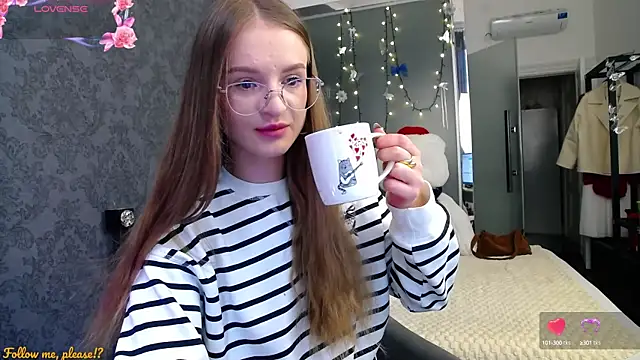 KateJonson online show from October 6, 2025, 11:29 am