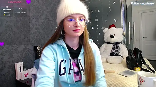 KateJonson online show from January 12, 2026, 2:22 pm