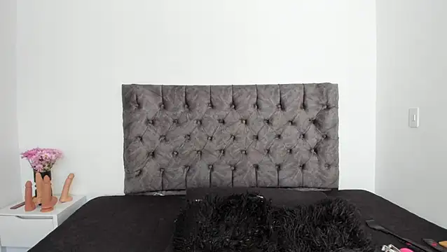 sweet  wild online show from April 10, 2026, 8:57 pm