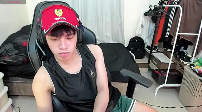 Snapshot of Lightjt04 chatting on March 14, 2025, 1:02 pm Lightjt04 online show from March 14, 2025, 1:02 pm