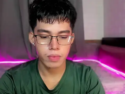 Snapshot of Lightjt04 chatting on September 18, 2025, 7:05 pm Lightjt04 online show from September 18, 2025, 7:05 pm