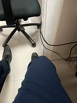 Desi Londa 143 online show from March 13, 2025, 6:37 am