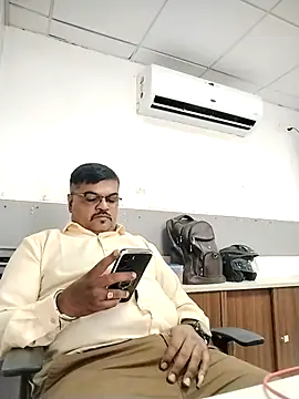 Desi Londa 143 online show from April 9, 2026, 6:19 am