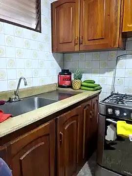 S Mia online show from February 5, 2025, 4:03 pm