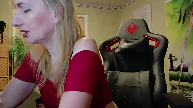 HotLana69 online show from February 17, 2026, 5:08 pm