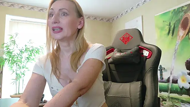 HotLana69 online show from April 20, 2026, 4:32 pm