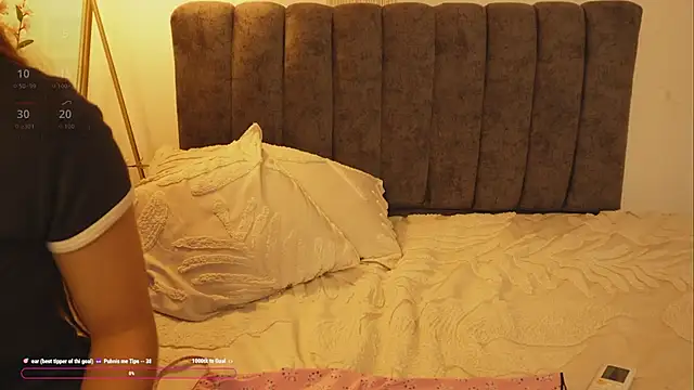 bunnycuteshy online show from September 8, 2025, 4:06 pm