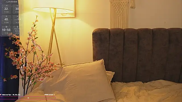 bunnycuteshy online show from September 18, 2025, 2:52 pm